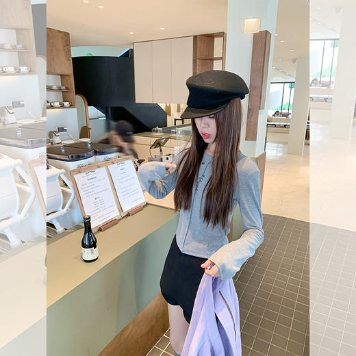 【110元任选2件】现货！ 2色字母打底衫 商品图1