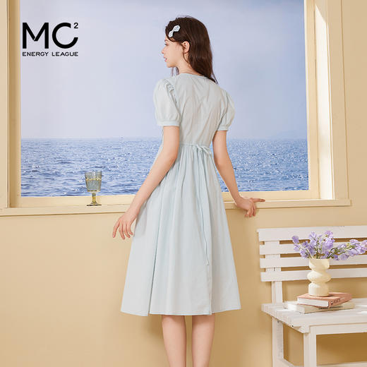 mc2宽松V领风琴褶韩系度假风连衣裙女装2024夏季新款时尚显白蓝色 商品图2