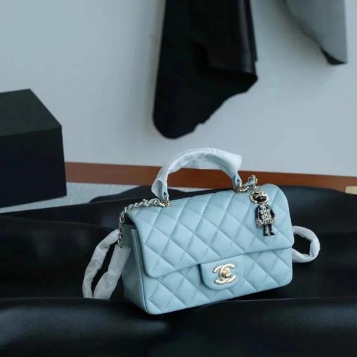 香奈-儿 Classic Flap CF 22S 狮子吊饰手柄款 小羊皮 口盖包单肩包斜挎包手提包 迷你 女款 黑色（HH） 商品图5