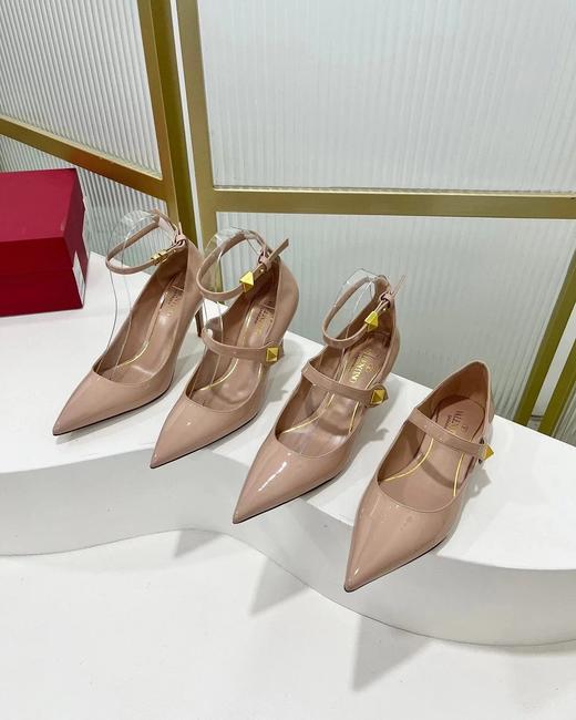 VT|新款铆钉尖头单鞋一字带高跟鞋（HC） 商品图3