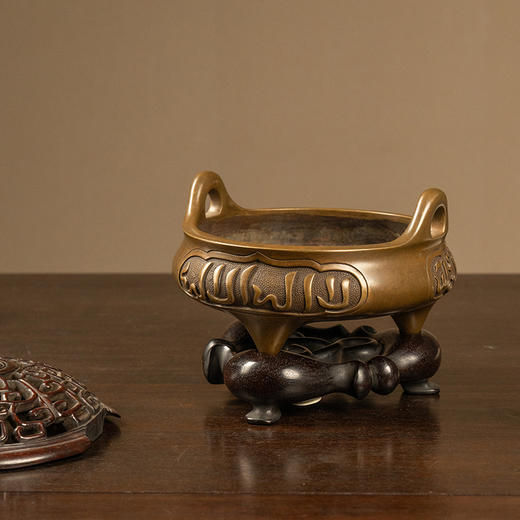 清 铜冲耳三足香炉（红木盖座） 商品图2