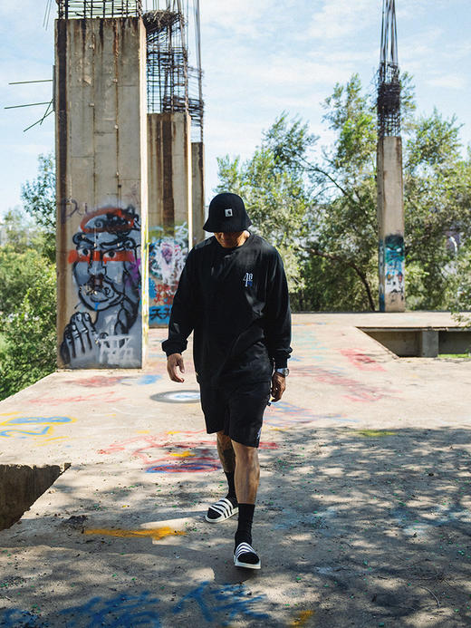 BK2024秋季40OG黑豹圆领长袖T恤 商品图3