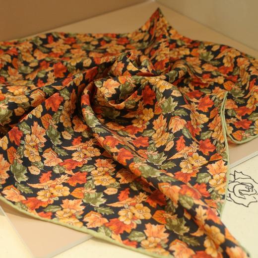 【甄珠贝·花卉系列】53*53cm复古枫叶丝巾和【秘境蝶生】淡水珍珠枫叶胸花礼盒套装 商品图4