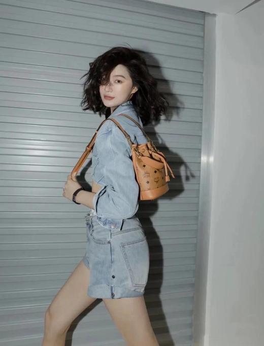 MCM Dessau Visetos 经典花纹老花满印抽绳闭合 人造革皮革 水桶包斜挎单肩手提包 迷你 女款 棕色干邑色（CB） 商品图6