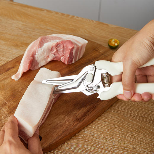 磁吸式厨房多用剪刀 | 锋利剪切 手柄锁扣 省力设计 轻松去皮拆骨 磁吸收纳 冰箱 微波炉都可“贴”上去 厨房必备 商品图6