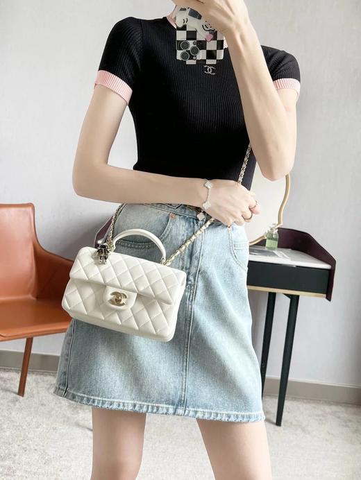 香奈-儿 Classic Flap CF 22S 狮子吊饰手柄款 小羊皮 口盖包单肩包斜挎包手提包 迷你 女款 黑色（HH） 商品图7