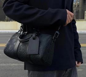 驴家 keepall 25 *老花压纹可调节可拆卸肩带 牛皮 手提单肩斜挎包 男款 黑色（CB）