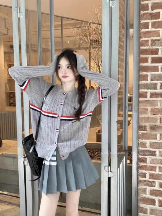 鲁现 【TB风】彩色纽扣刺绣小狗  麻花针织开衫 商品图12