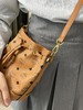 MCM Dessau Visetos 经典花纹老花满印抽绳闭合 人造革皮革 水桶包斜挎单肩手提包 迷你 女款 棕色干邑色（CB） 商品缩略图1