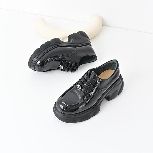 经典鲨2024年秋新款百搭圆头舒适平底中跟系带小皮鞋单鞋女KC01-D37061 商品图1