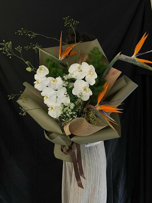 蝴蝶兰高级混搭花束 商品图1