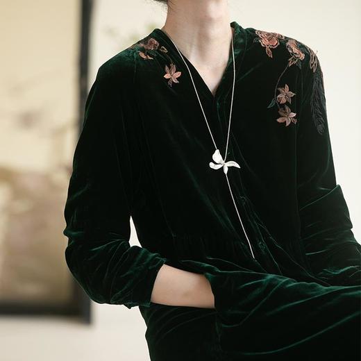 牧衣游原创丝绒手工刺绣连衣裙 限量福利款 暮雪【不支持会员折】 商品图3