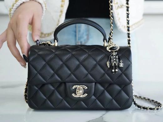 香奈-儿 Classic Flap CF 22S 狮子吊饰手柄款 小羊皮 口盖包单肩包斜挎包手提包 迷你 女款 黑色（HH） 商品图3