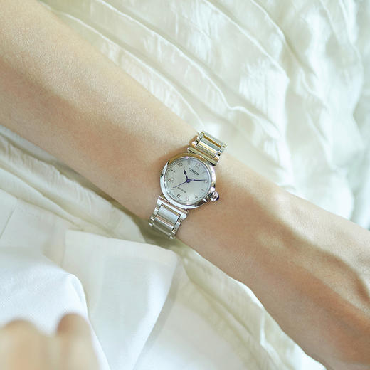 西铁城（CITIZEN）休闲旅行小铃花光动能手表女EM1130-83D 商品图4