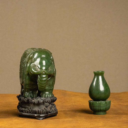 清 碧玉雕太平有象摆件及红木座（一对） 商品图1