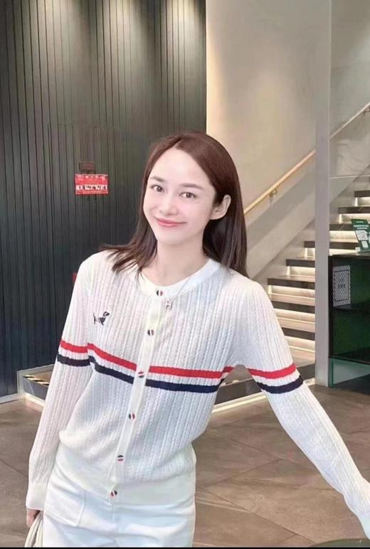 鲁现 【TB风】彩色纽扣刺绣小狗  麻花针织开衫 商品图4