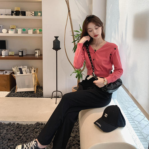 金蘑菇菇【弗洛伊德玫瑰】纸片人v领小短款设计感露肩小开衫 商品图5