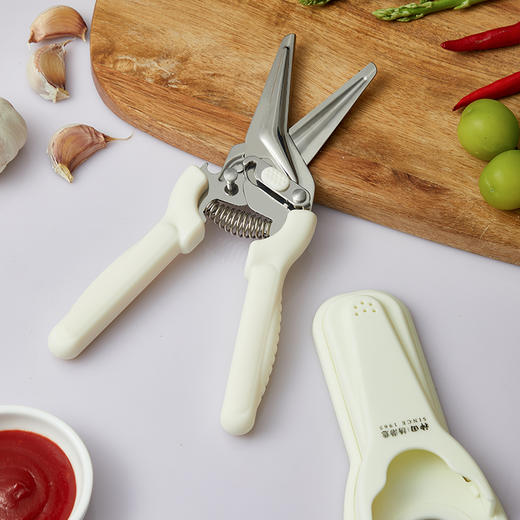 磁吸式厨房多用剪刀 | 锋利剪切 手柄锁扣 省力设计 轻松去皮拆骨 磁吸收纳 冰箱 微波炉都可“贴”上去 厨房必备 商品图5