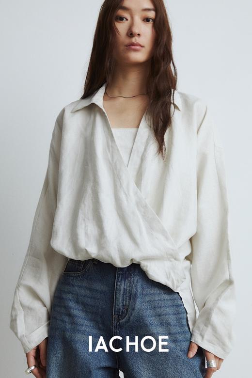 棉仓3561504003-秋季不规则交叉门襟亚麻长袖衬衫  宽松设计感法式白衬衫(货号:3561504003) 商品图4