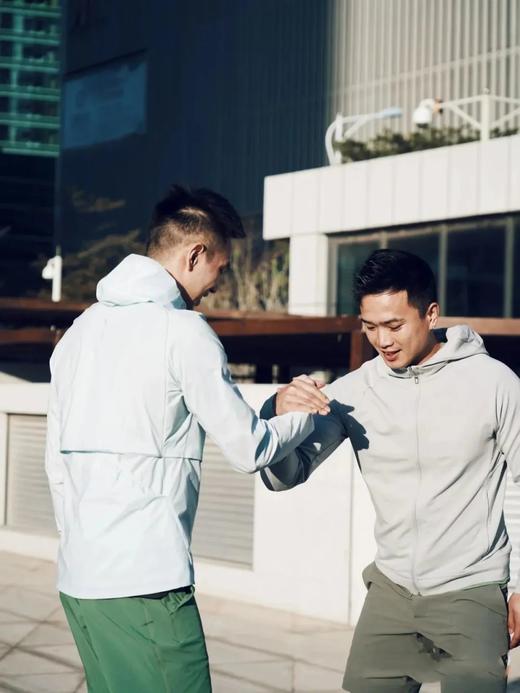 露露Warp Light 男士连帽运动夹克压胶轻量软壳外套 商品图2