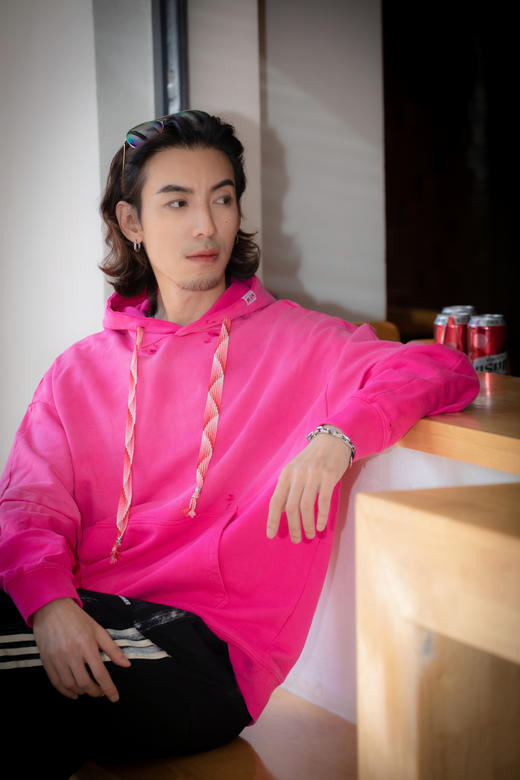 W43256579渐变破损帽衫卫衣 商品图0