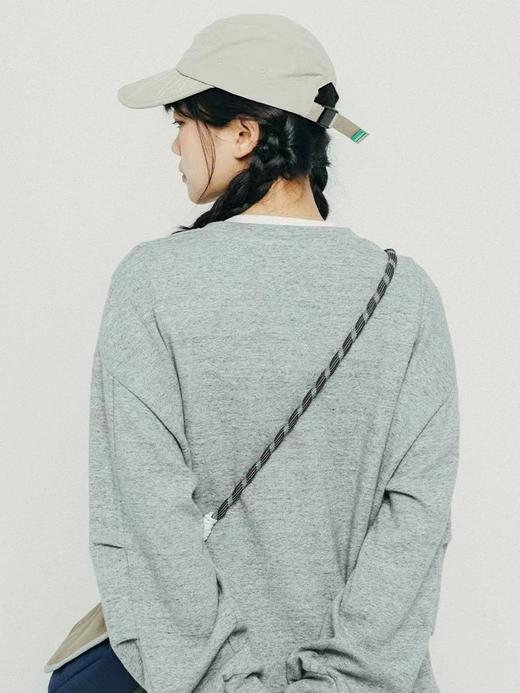 【品牌直发 反季特惠】ACMEITEM爱棵米 户外情侣运动休闲卫衣圆领套头宽松绣花上衣男女GAF3310369E 商品图1