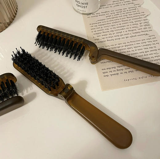 PIANAI冷小姐# 上新特价2天 琥珀色猪鬃毛柔顺折叠梳 商品图1