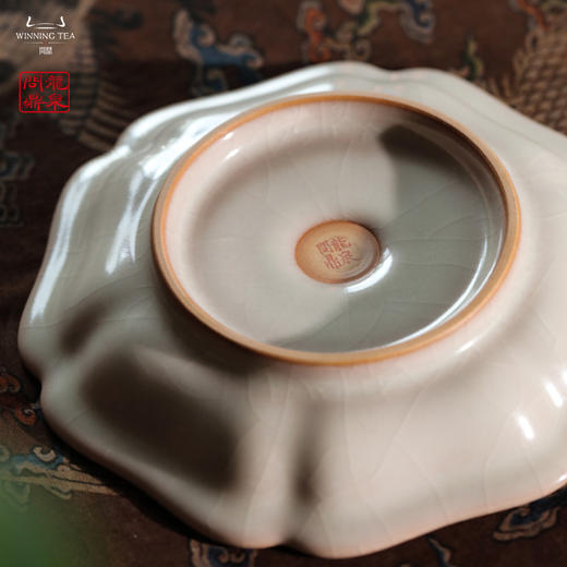 龙泉问鼎彩绘哥窑雪鸿壶承（青绿山水） 商品图4