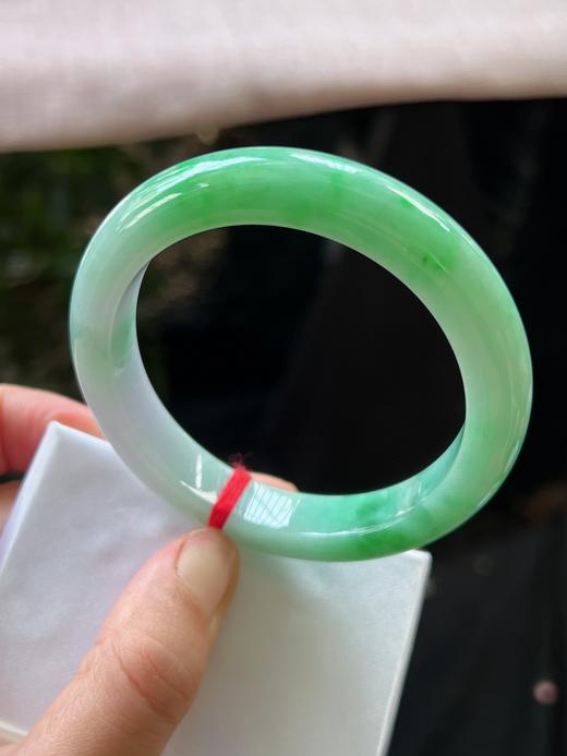 57圈口翡翠手镯 商品图1