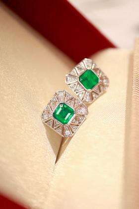 0.87克拉祖母绿耳钉