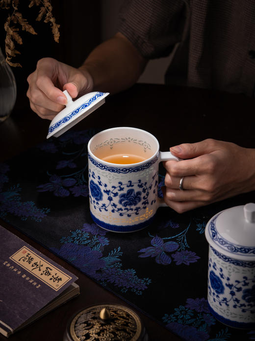 富玉 |  景德镇青花玲珑陶瓷水杯国色灵韵办公杯套组礼盒装伴手礼 商品图6