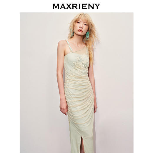 【贵雅新中式-商场同款】MAXRIENY不对称领口绣花吊带连衣裙(货号:MC85DR269) 商品图1