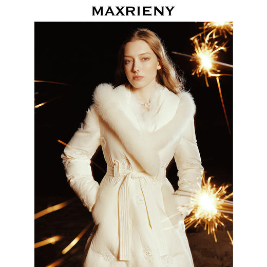 【商场同款】MAXRIENY冰雪女王羽绒*轻奢宫廷肌理狐狸毛条外套(货号:MC88DC778) 商品图1