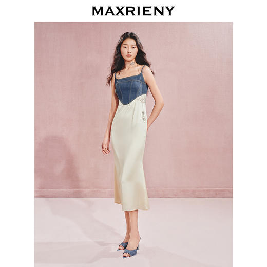 【秀场抢先款】MAXRIENY都市优雅感牛仔拼接缎面吊带连衣裙(货号:MC85DR526) 商品图2