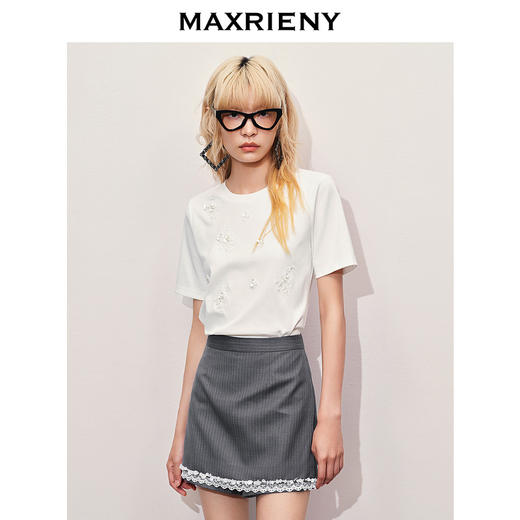 【浪漫度假-商场同款】MAXRIENY华丽感花朵钉珠甜美纯白上衣(货号:MC85TP328) 商品图2