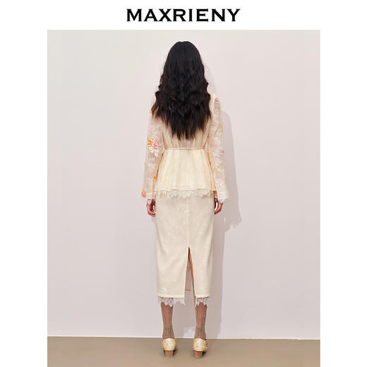 【商场同款】MAXRIENY中式甜美风欧根纱上衣重工绣花衬衫女(货号:MC85TP345) 商品图3