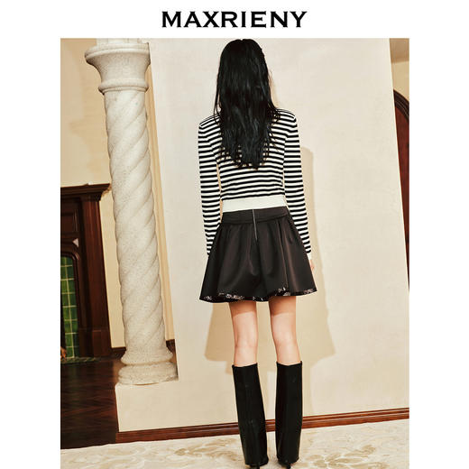 【商场同款-摩登女爵】MAXRIENY复古优雅低腰百褶A字半裙2024春款(货号:MC85SK014) 商品图3