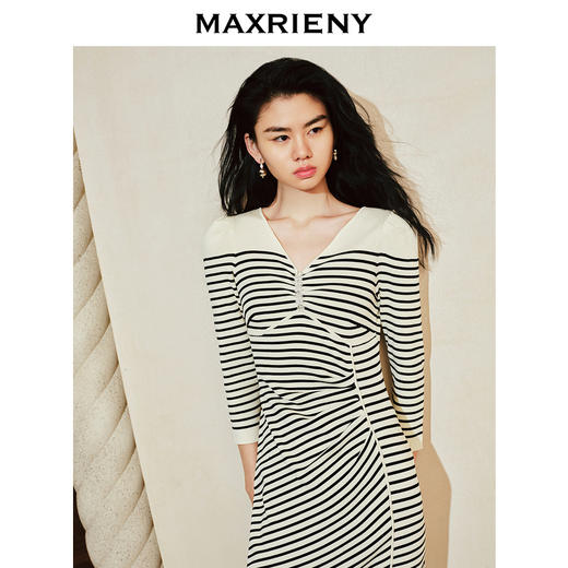 【商场同款-摩登女爵】MAXRIENY*休闲条纹抽褶针织连衣裙(货号:MC85DR074) 商品图2