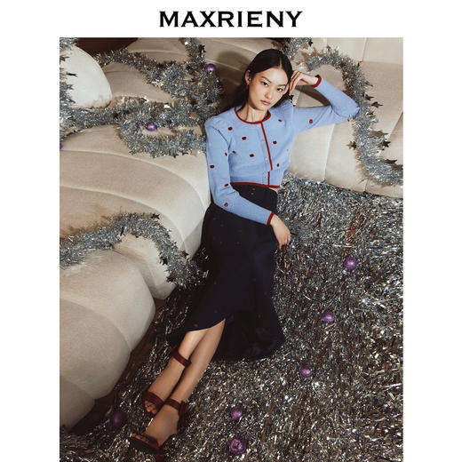 MAXRIENY优雅复古绣花红波点半裙2023冬季新款裙子(货号:MC88SK773) 商品图1
