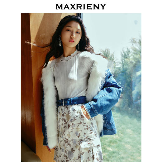 【商场同款】MAXRIENY复古雪花刺绣钉珠羽绒服23冬款毛领牛仔外套(货号:MG88DC751) 商品图1