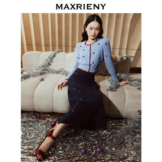 MAXRIENY苹果刺绣针织衫修身优雅复古红蓝撞色毛衫(货号:MC88SW781) 商品图1