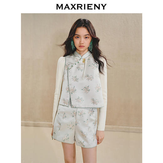 【商场同款】MAXRIENY贵雅新中式马甲上衣女国风立领吊坠盘扣马夹(货号:MS85VE501) 商品图3
