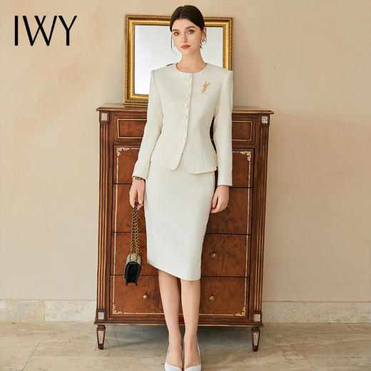 IWY/米白色圆领职业套装时尚*气质女神范医美服饰商务接待两件CS2040
-M 商品图0