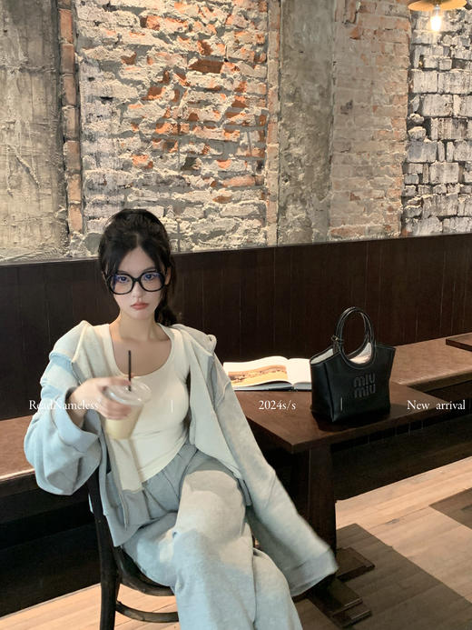 Read Nameless /品牌毛圈灰色奶奶裤套装 2024/9/9 商品图11