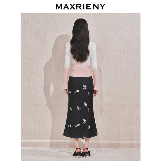 【贵雅日常-商场同款】MAXRIENY复古少女感玫瑰扣喇叭袖针织开衫(货号:MC85SW508) 商品图3