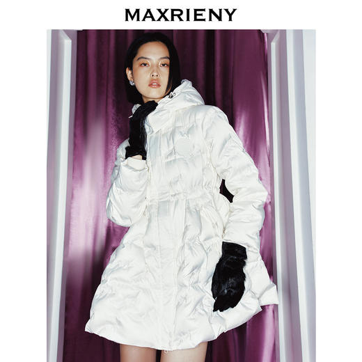 【MAXRIENY x Hello Kitty联名系列】刺绣羽绒服女中长款冬季新款(货号:MC88DC774) 商品图2