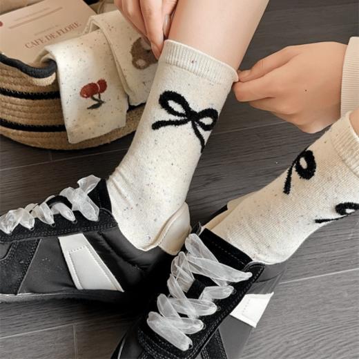 💕💕【日系学院风袜】✅精选优质面料，柔软透气，😍即便是长时间穿着也能保持舒适无感🙊。 ✅弹性袜口设计，完美贴合脚踝 商品图1