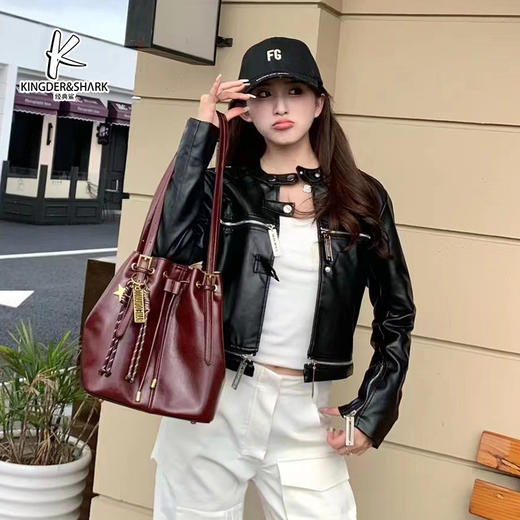 经典鲨2024年秋季新款时尚百搭大容量水桶包气质女士手提包KGB17-D35551 商品图1