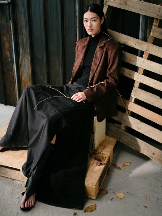 LIYIHAN 24秋新麂皮压褶廓形西装外套肌理缎面女复古风高级设计感 商品图3