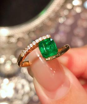 1克拉精品祖母绿戒指